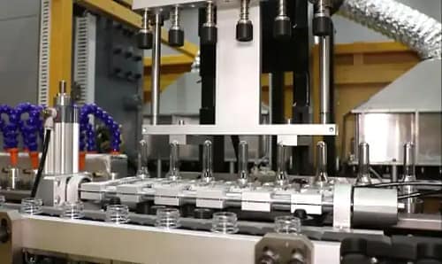 Fully servo high-speed blow molding machine LX-6E Fully servo high-speed blow molding machine LX-6E