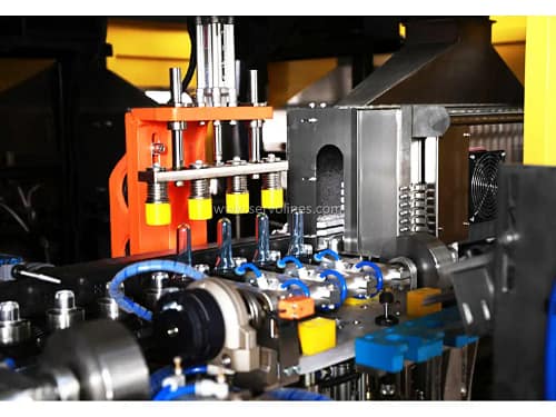 High-speed PET Blow Molding Machine SVB-6C70 High-speed PET Blow Molding Machine SVB-6C70